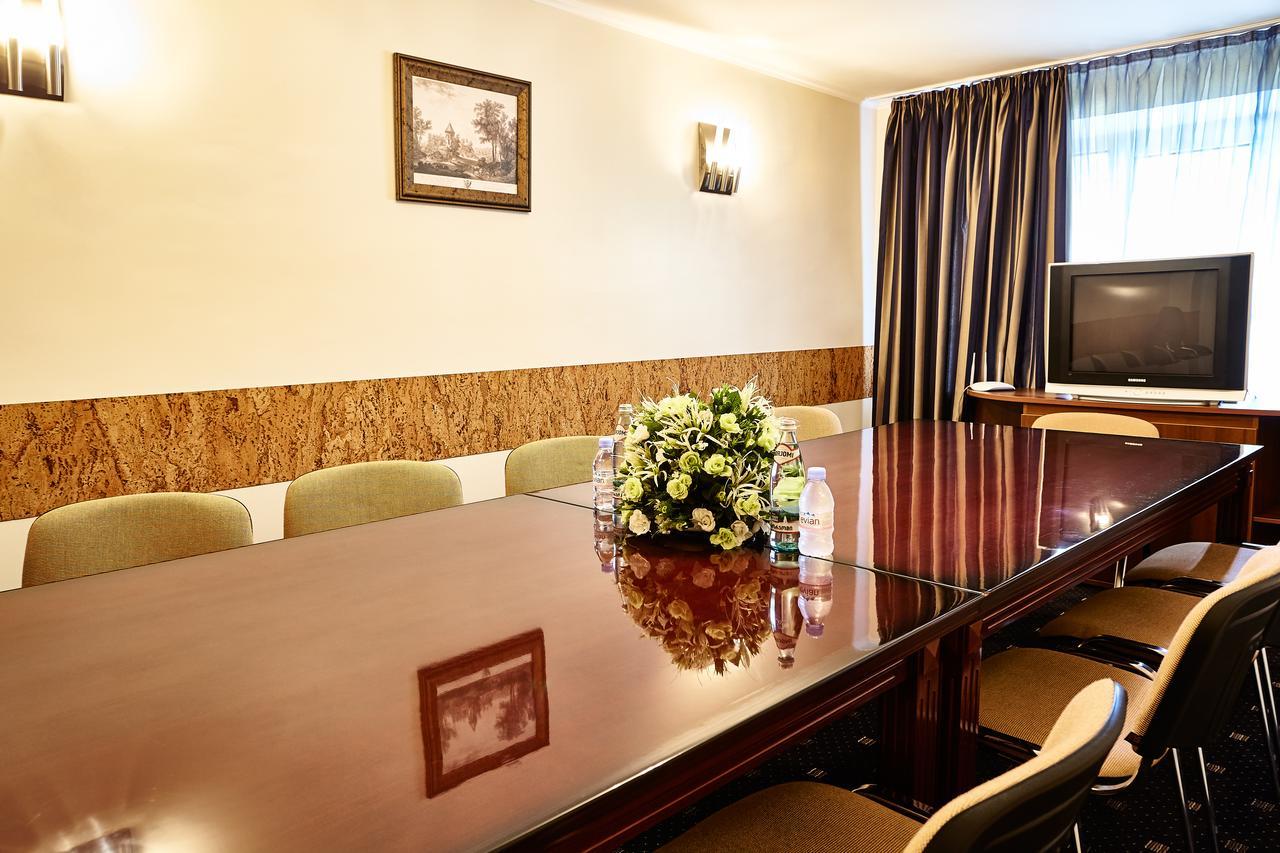 Hotel Nadezhda Dnipro Luaran gambar