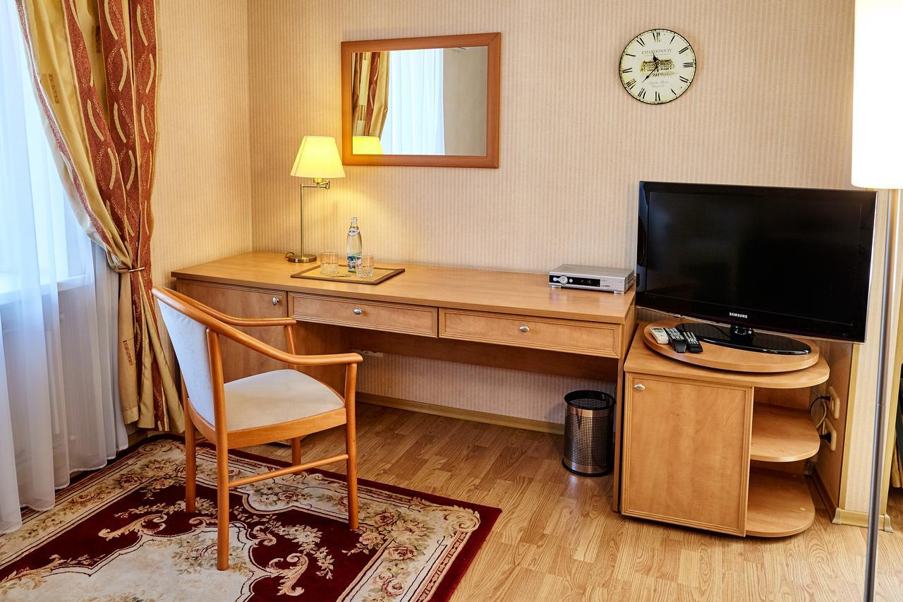 Hotel Nadezhda Dnipro Luaran gambar